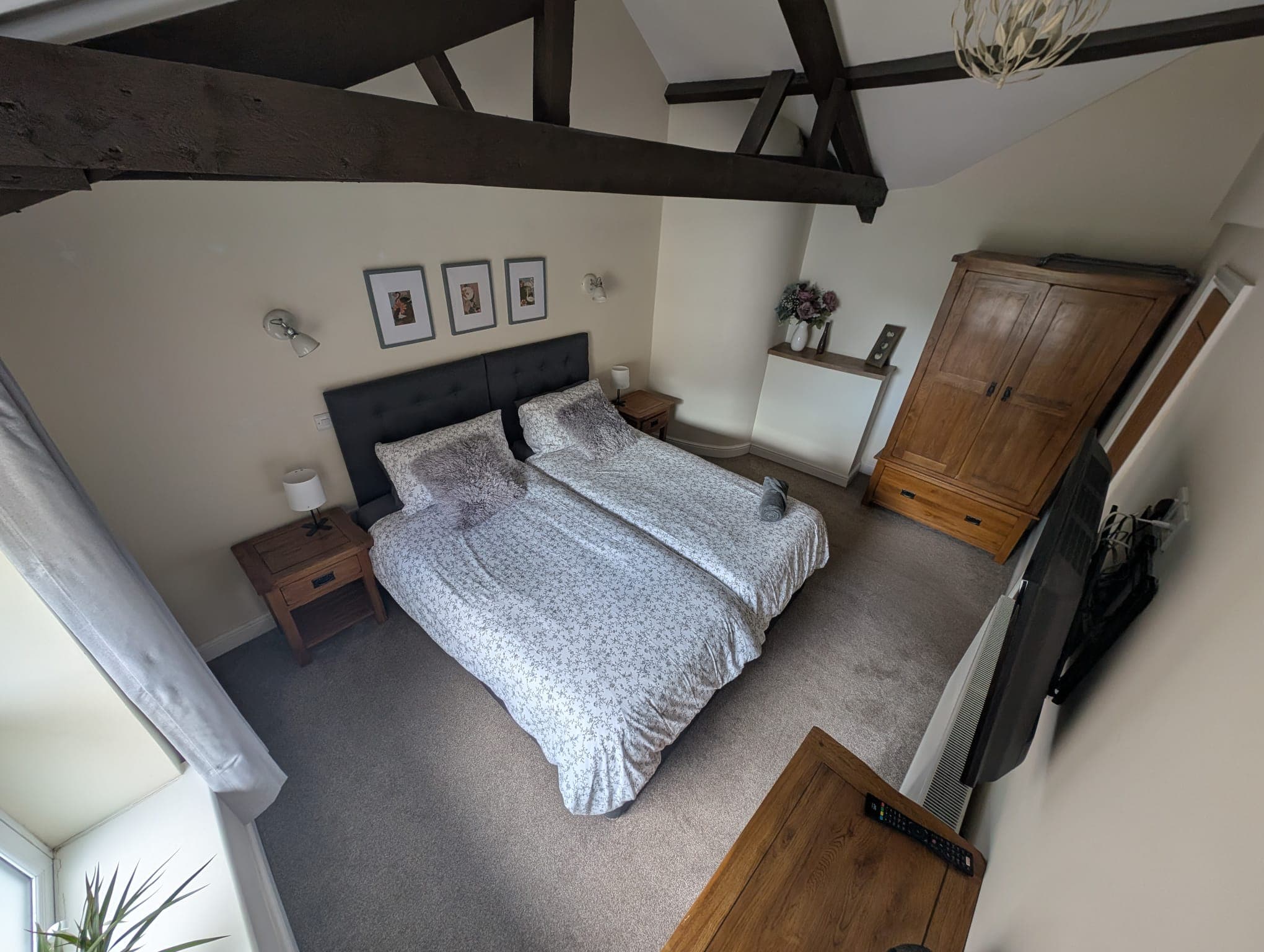Twin bedroom